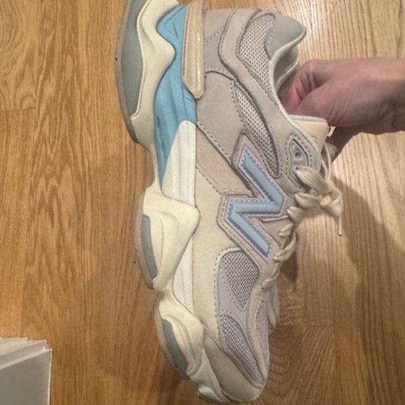 New Balance Women's Sneakers in Beige Pink and Light Blue - Picture 8 of 12